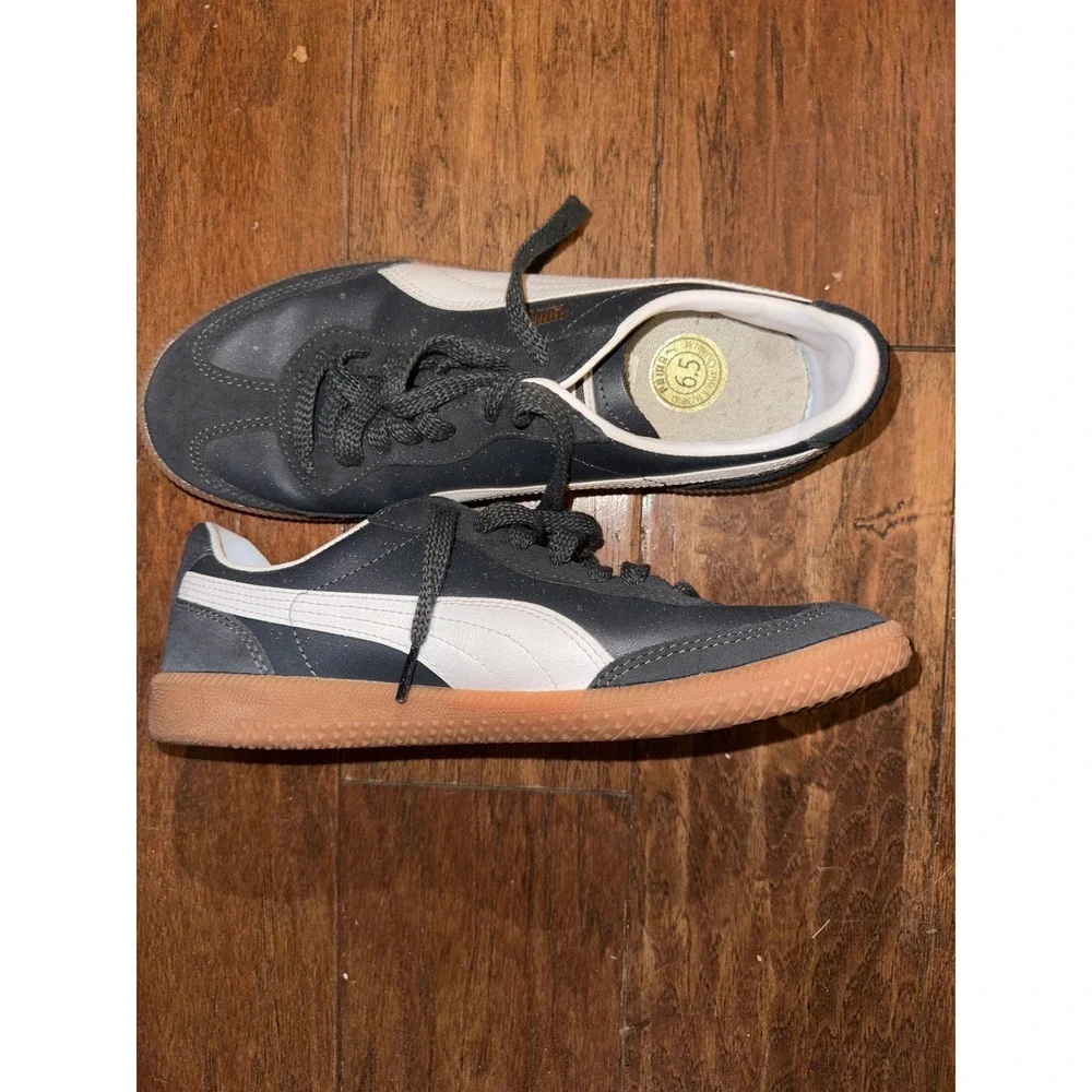 Puma Classic Suede Gum Sole Athletic Shoes Gray‎ White Lace Up Kids Size 6.5